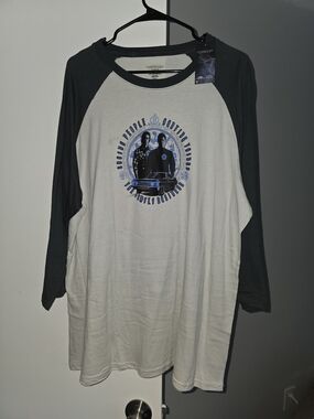 Culture Fly Men’s White & Black Raglan Graphic Baseball Shirt